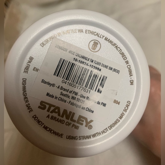 Stanley Strawberry Shortcake Berry Merry Christmas Limited Edition New  40 OZ - Picture 11 of 16